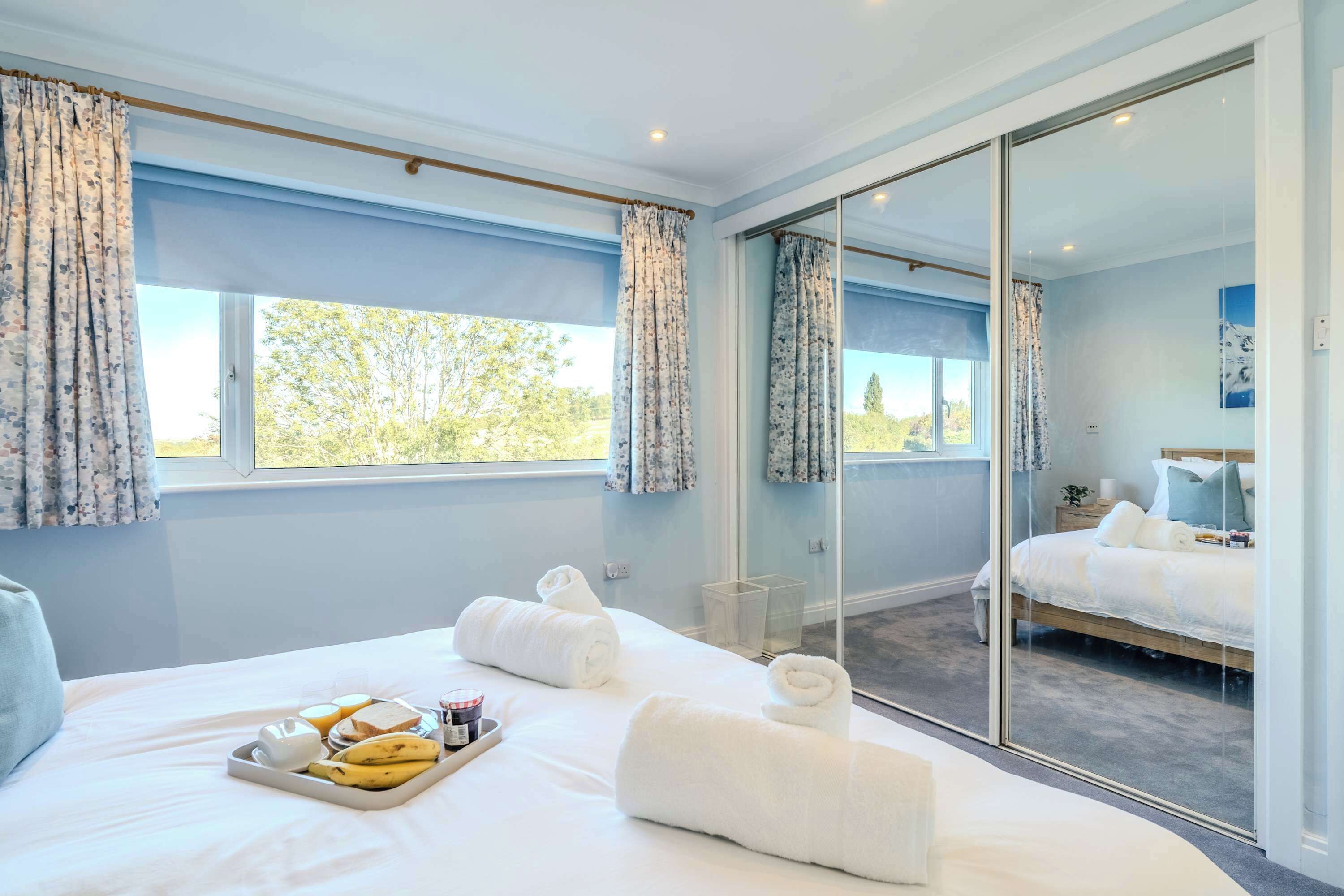 3 slaapkamers, een strijkplank/strijkijzer, reisbedje, wifi