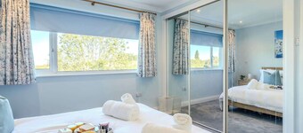 Fully Equipped Cheltenham Home - Parking & Garden