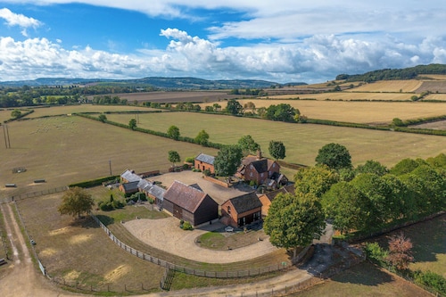 Cotswolds barn conversion with private garden