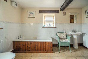 Douche, séchoir à cheveux, serviettes fournies