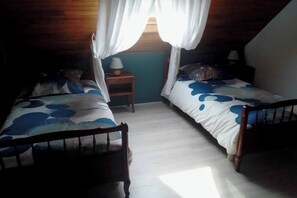 3 Schlafzimmer, Bügeleisen/Bügelbrett