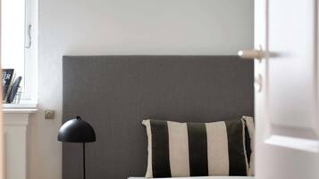 1 chambre, bureau, fer et planche Ă repasser, draps fournis