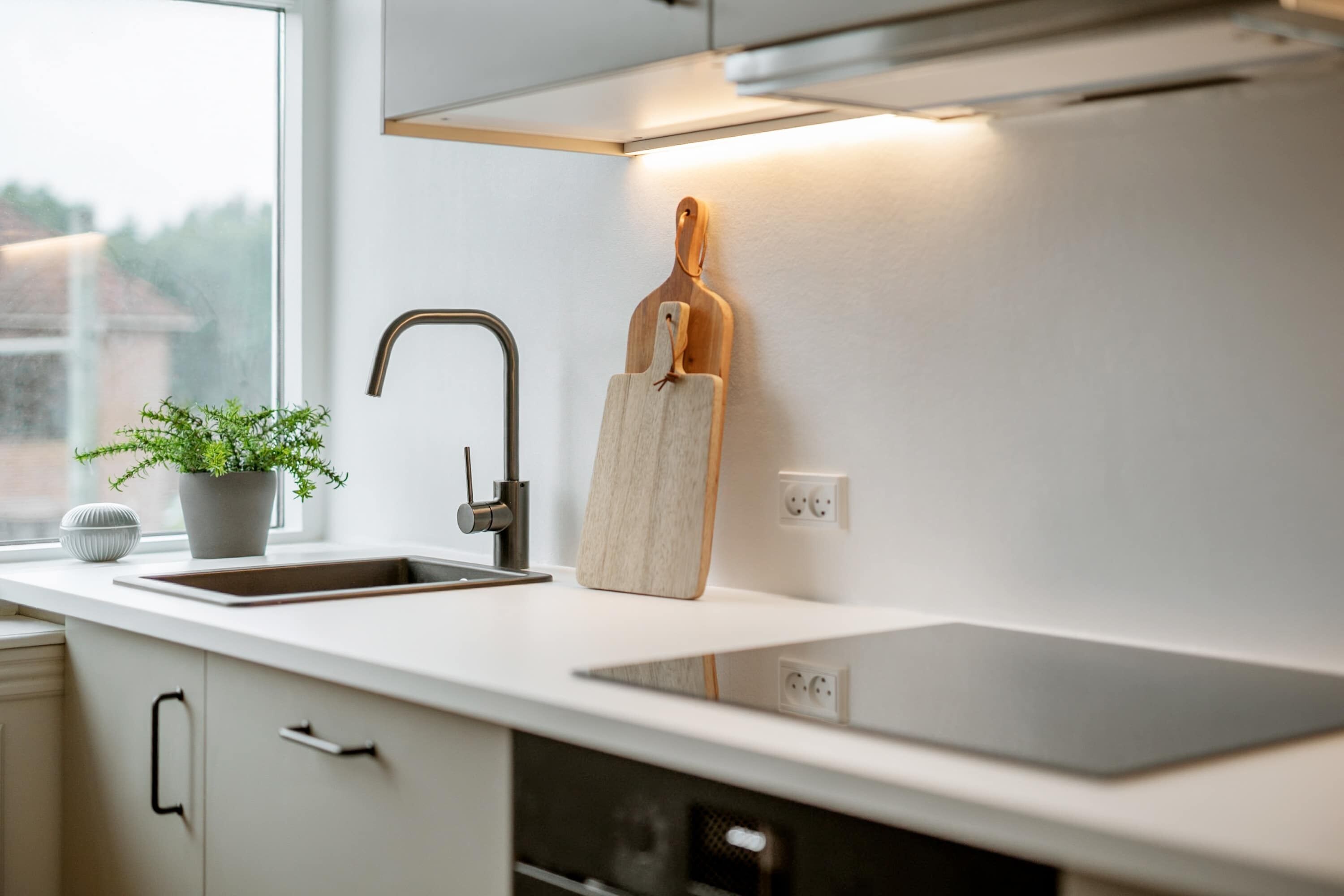 Réfrigérateur, plaque de cuisson, lave-vaisselle