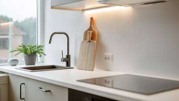 Réfrigérateur, plaque de cuisson, lave-vaisselle