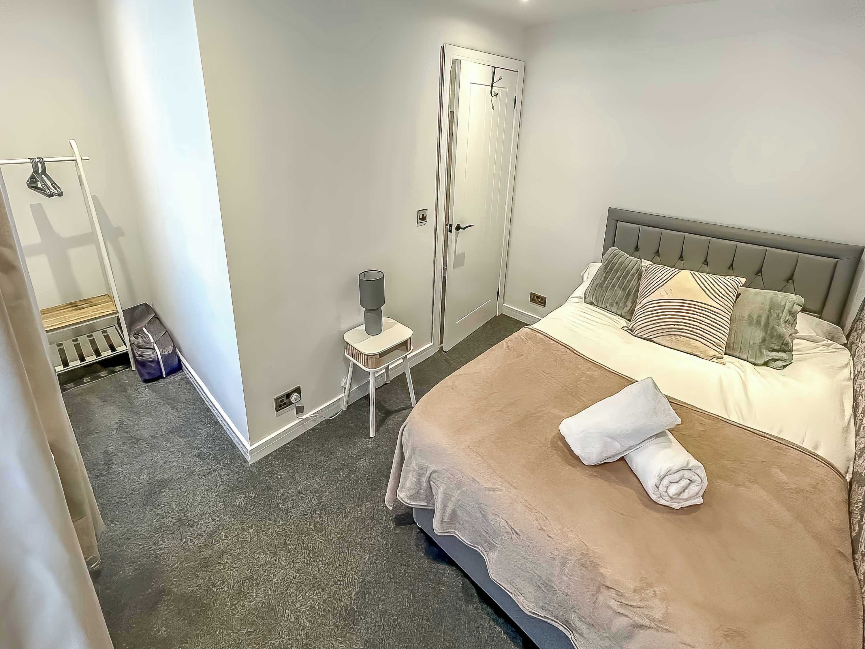 3 bedrooms, desk, iron/ironing board, WiFi