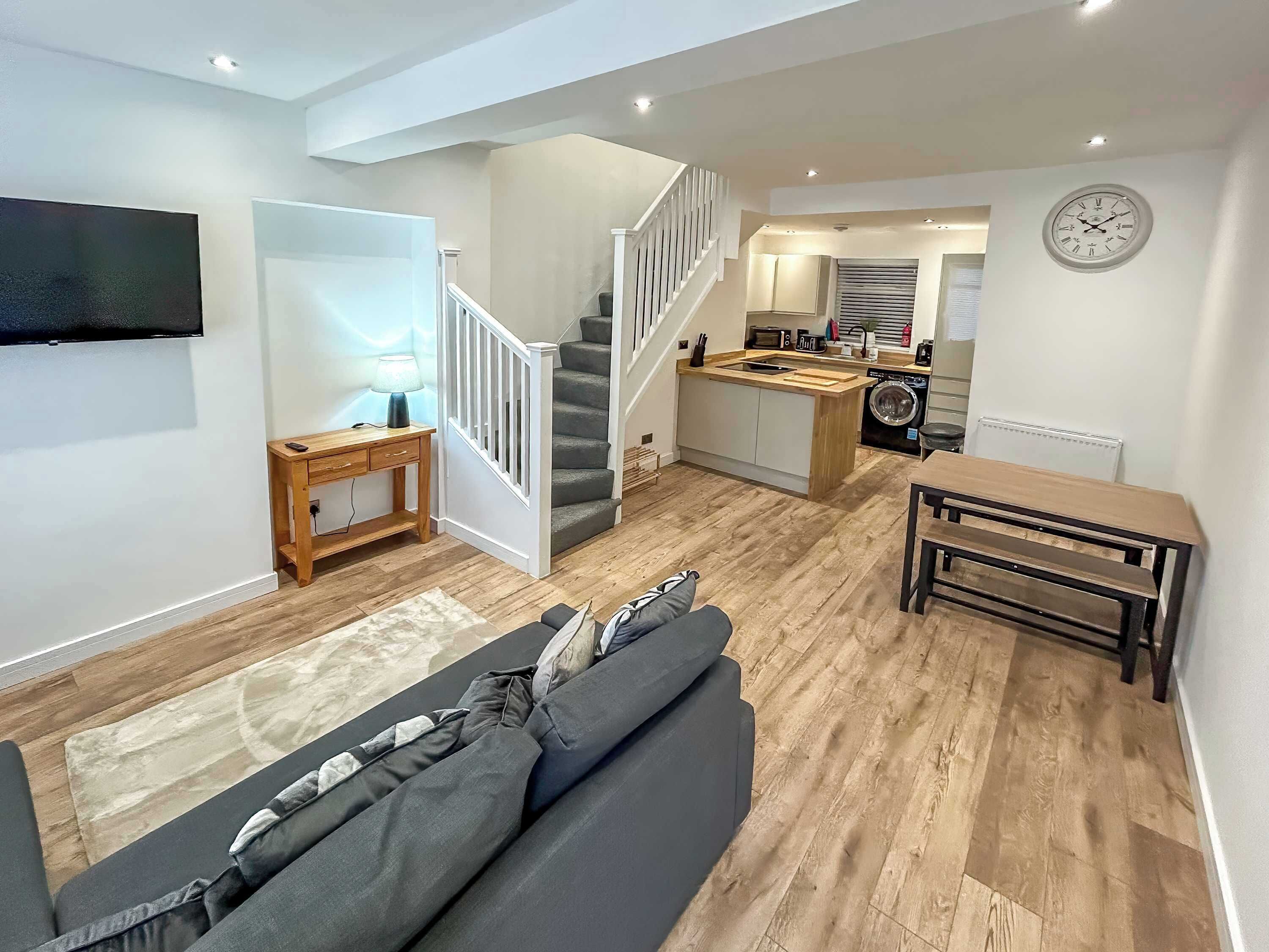 TV, DVD player, offices