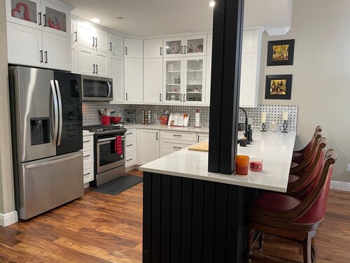 Town-center chic meets private villa comfort—welcome home!