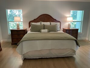 3 bedrooms, desk, iron/ironing board, free WiFi - Your happy place starts at the end of this cul-de-sac! (The Villages)