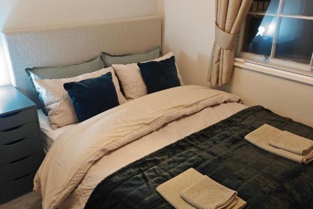 1 chambre, fer et planche à repasser, Wi-Fi, draps fournis