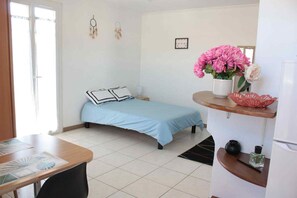 1 bedroom, WiFi, bed sheets