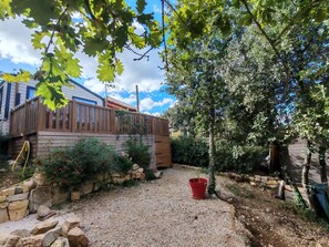 المنطقة المحيطة بالمنشأة