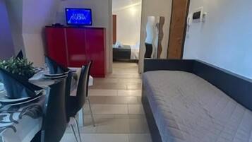 Zimmersafe, Bügeleisen/Bügelbrett, kostenloses WLAN