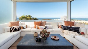 Interior - Exclusive Ocean-View Villa, 200m from the Beach (Plettenberg Bay)