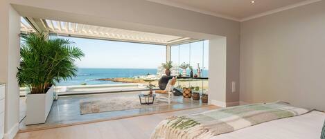 5 bedrooms, desk, iron/ironing board, WiFi