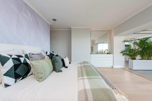 5 habitaciones, escritorio, tabla de planchar con plancha y wifi 