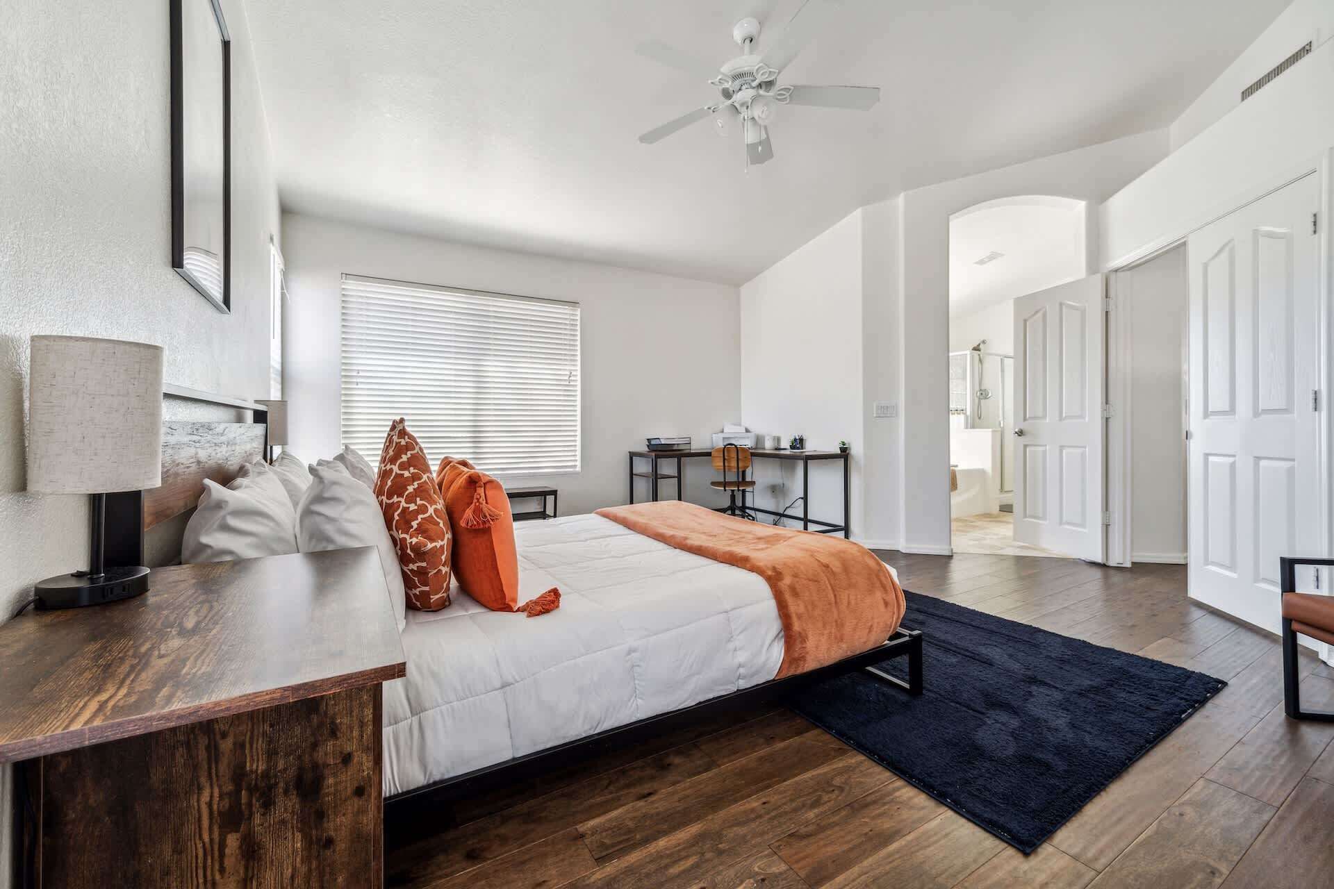 Tabla de planchar con plancha, wifi y ropa de cama 