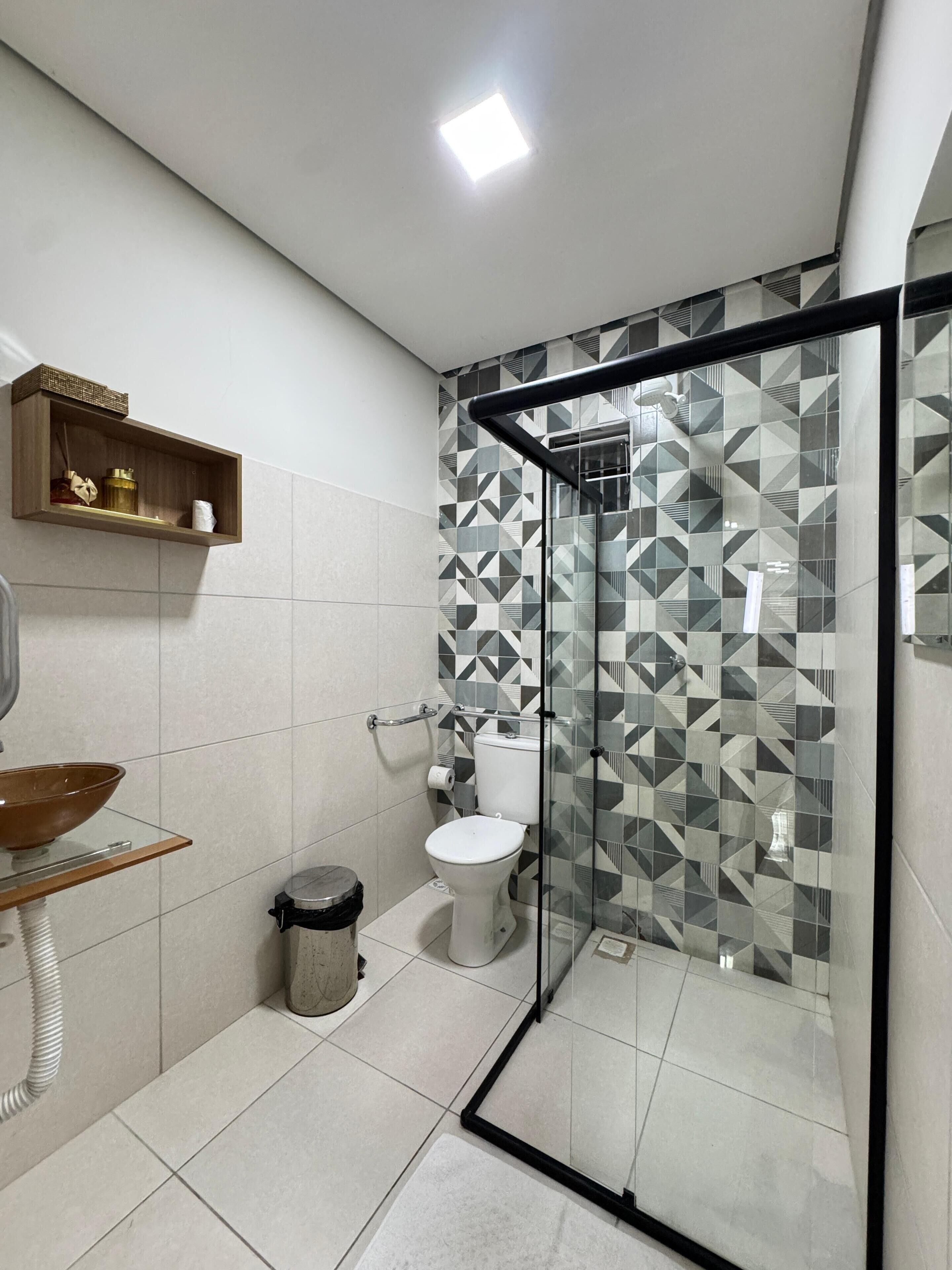 Serviettes fournies, savon, papier toilette