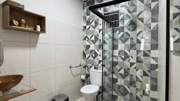 Serviettes fournies, savon, papier toilette