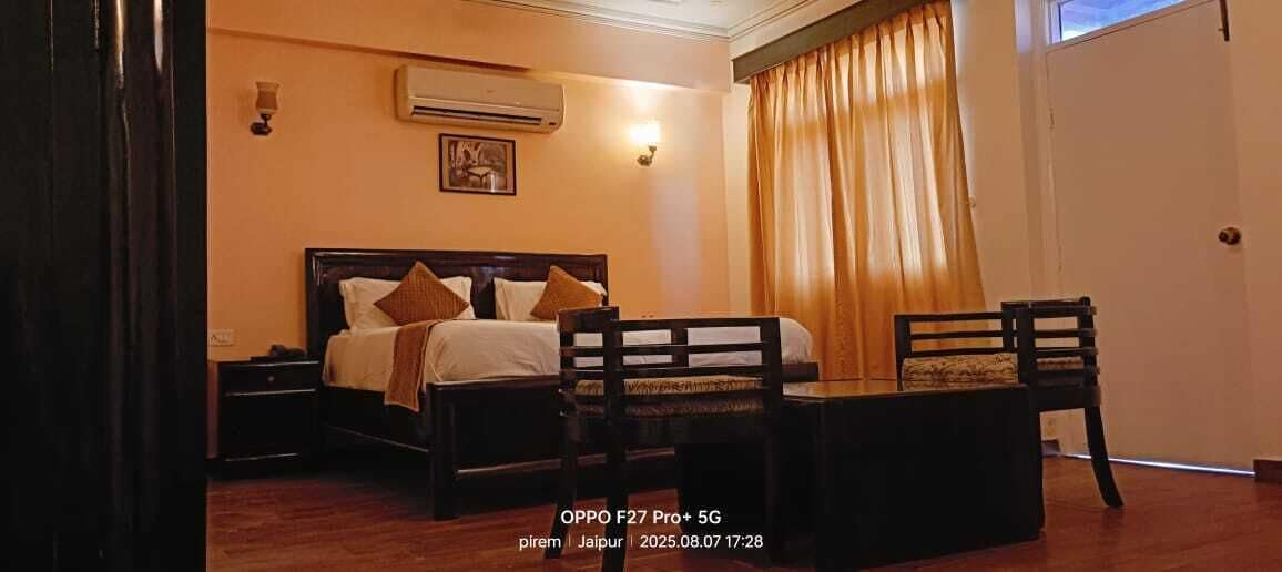 Habitación Deluxe con 1 cama doble o 2 individuales, balcón, vistas a la montaña | Escritorio, espacio para trabajar con un portátil, cortinas opacas