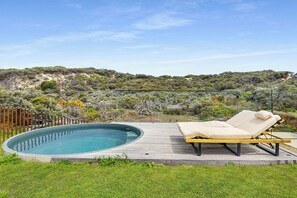 حمّام سباحة مُدفَّأ