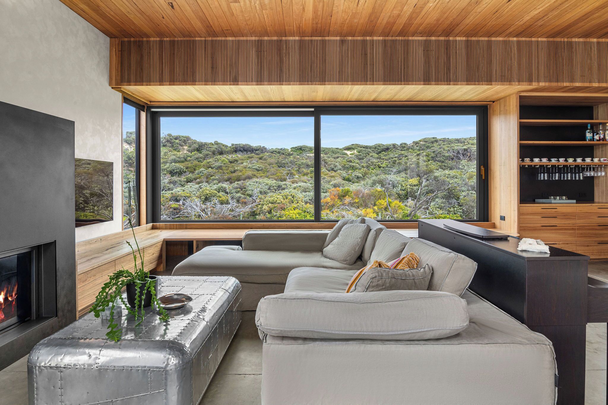 Smart-tv och eldstad