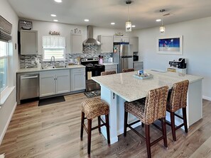 Fridge, microwave, oven, stovetop - Casita Azul | Canal Front, Water Views (Rockport)