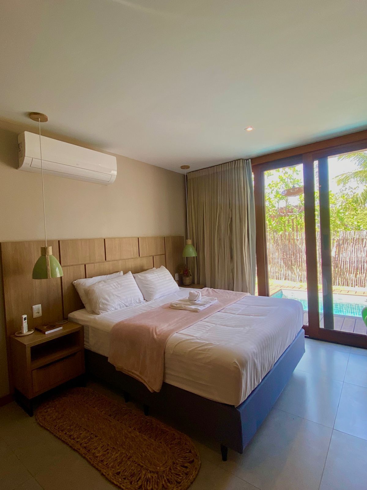 Quarto casal luxo, 1 cama King e sofá-cama | Roupas de cama premium, cortinas blackout, ferros/tábuas de passar roupa