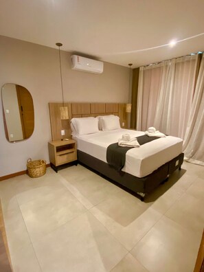 Comfort Double Room, 1 Katil Raja (King) dengan Katil Sofa, Pool View | Peralatan tempat tidur premium, langsir/tirai gelap terus 