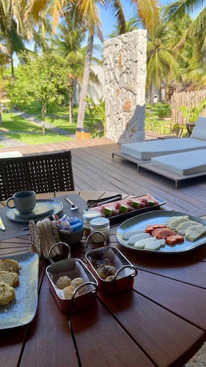 Free daily full breakfast