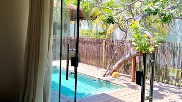 Comfort-Doppelzimmer, 1 King-Bett und Schlafsofa, Poolblick | Terrasse/Patio