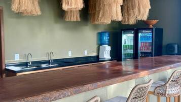 Bar junto a la alberca