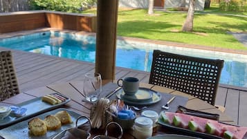 Free daily full breakfast