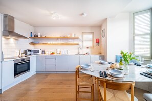 Microwave, dishwasher, coffee/tea maker