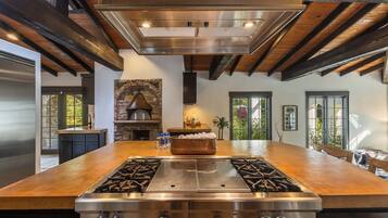 KĂŒhlschrank, Mikrowelle, Ofen, Herdplatte