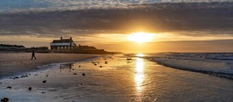 Lifeboat Cottage is cosy two bedroom cottage in the heart of Brancaster, dating back to the 18th Cen