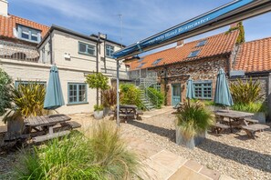 Outdoor dining - Lifeboat Cottage is cosy two bedroom cottage in the heart of Brancaster, dating back to the 18th Cen (Brancaster)