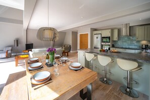 Dining - Liz's Lodge, Weybourne, Norfolk (Weybourne)