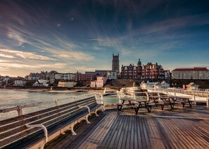 Outdoor dining - Sea Thrift House is a beautiful Victorian three storey house, overlooking the cricket ground and tuc (Overstrand)