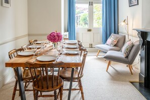 Dining - Sea Thrift House is a beautiful Victorian three storey house, overlooking the cricket ground and tuc (Overstrand)