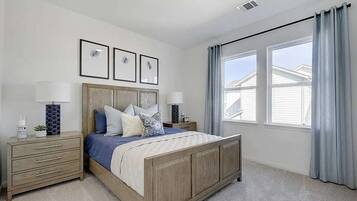 4 bedrooms, desk, WiFi, bed sheets