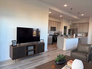 Televisión y oficina 