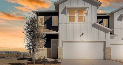 4BR/Pool/Game Loft/Fitness/8 min to Kalahari