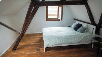 2 bedrooms, WiFi, bed sheets