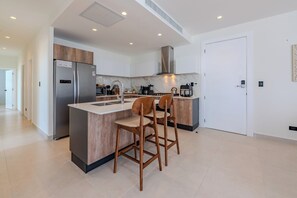 Micro-ondes, plaque de cuisson