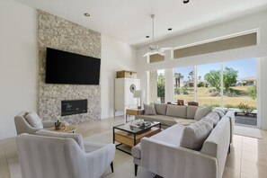 TV, peis og kontorer