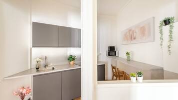 Departamento | Cocina privada | Refrigerador, microondas, parrilla de estufa y tostadora