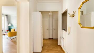Departamento | Área de sala de estar | Smart TV, Netflix, servicios de streaming y oficina