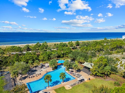 Port St. Joe Beach Home w/Golf Cart| Sleeps 12 |Pools & Beach Access