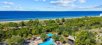 Port St. Joe Beach Home w/Golf Cart| Sleeps 12 |Pools & Beach Access