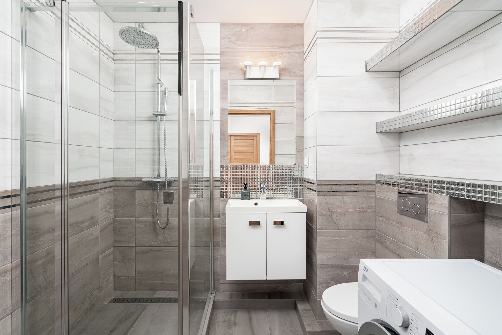 Apartment, Balkon | Badezimmer